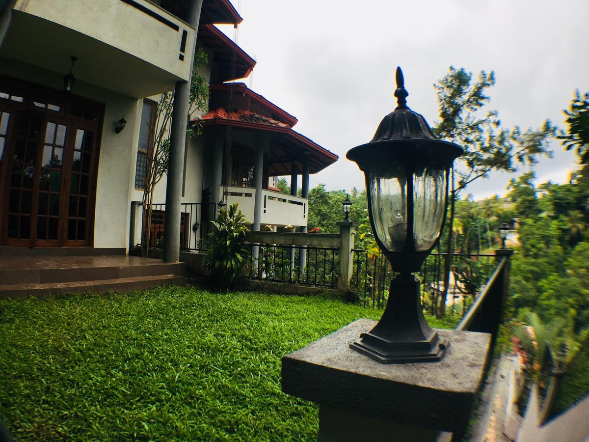 Villa Familia Канди Экстерьер фото